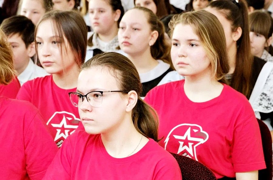 В Песчано-Ковалинской школе Урок мужества провели волонтеры АО «Транснефть – Прикамье» и чистопольские поисковики