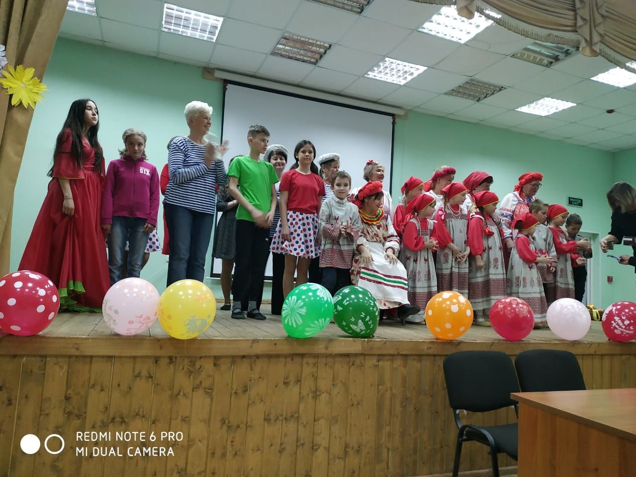 Семейный праздник организовали для жителей района лаишевские артисты
