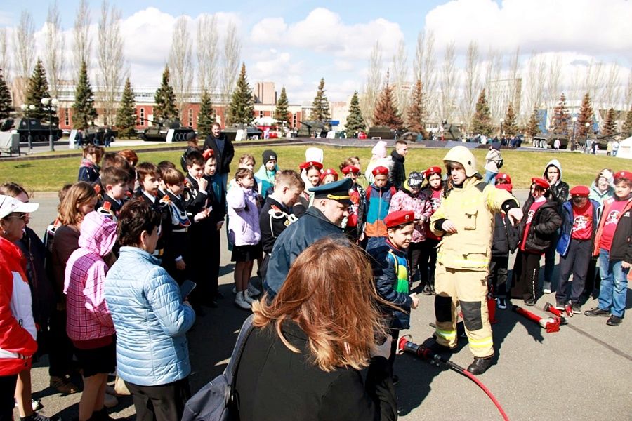 Ученики Усадского лицея "Здоровое поколение" и Столбищенской средней школы побывали в Казани на празднике в честь Дня пожарной охраны