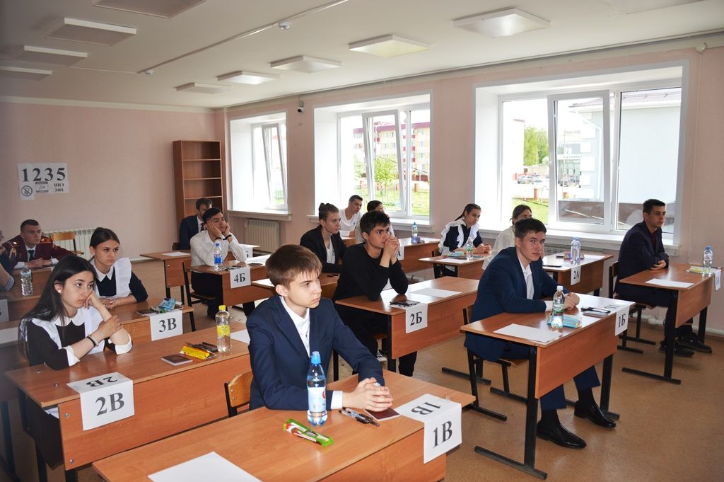 Выпускники Лаишевского района сдают профильный ЕГЭ по математике