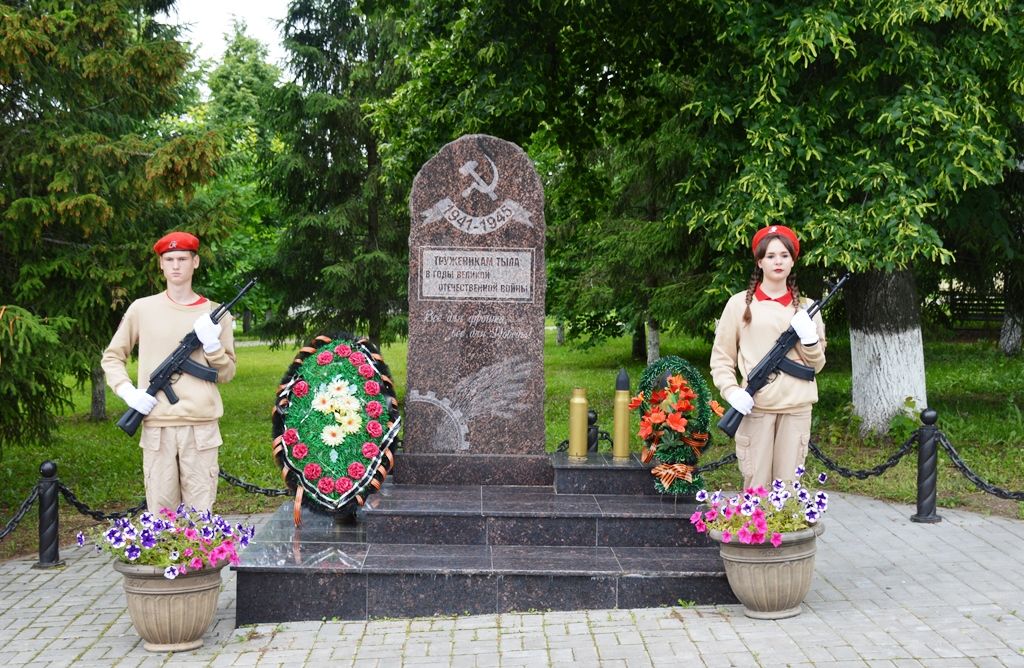 В День памяти и скорби на митинге в Лаишево почтили минутой молчания павших в Великой Отечественной войне