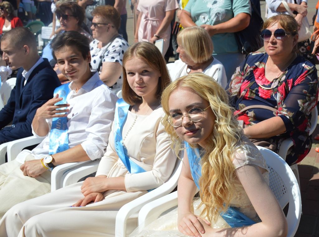 Выпускников Лаишевского района – 2022 поздравили родители
