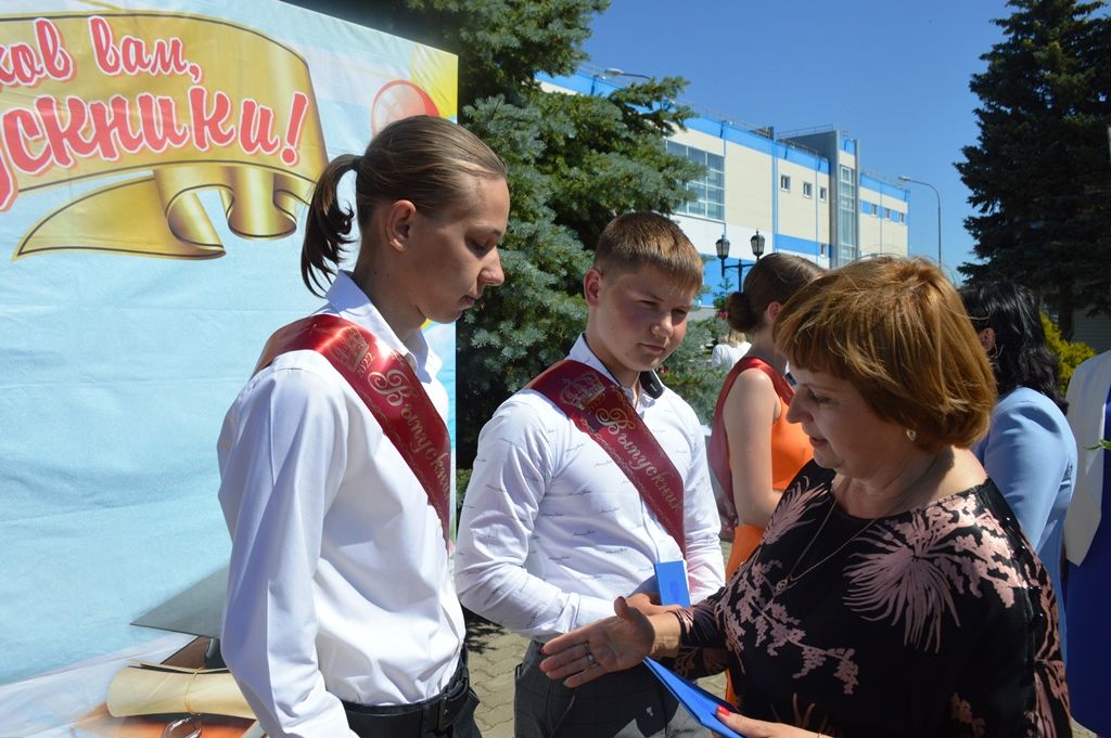 Аттестаты о среднем образовании вручили выпускникам Габишевской школы