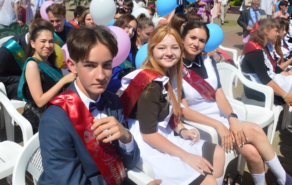 Выпускники Лаишевского района получили школьные аттестаты