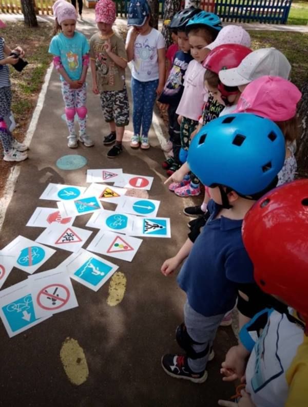 В детском саду "Березка" отметили Всемирный день велосипеда и провели мероприятие "Здравствуй, велосипед!".