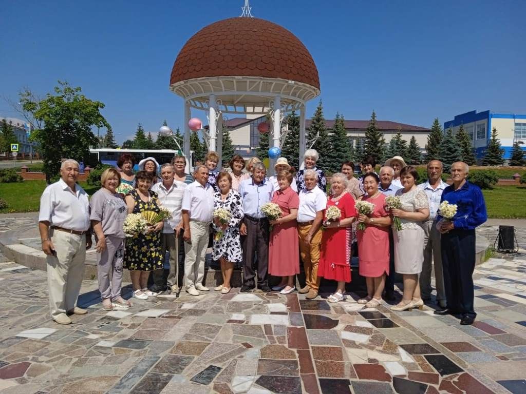 В районном доме культуры чествовали семьи с большим стажем