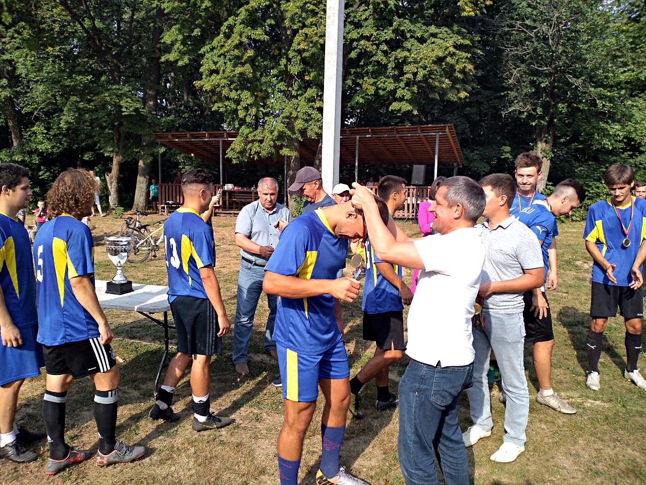 Жаркий футбольный матч на кубок «Mr. Ricco» собрал сильнейшие команды Лаишевского района