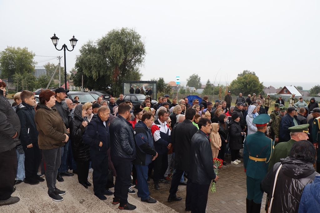 Прошла церемония прощания с погибшим на Украине героем Савельевым Александром