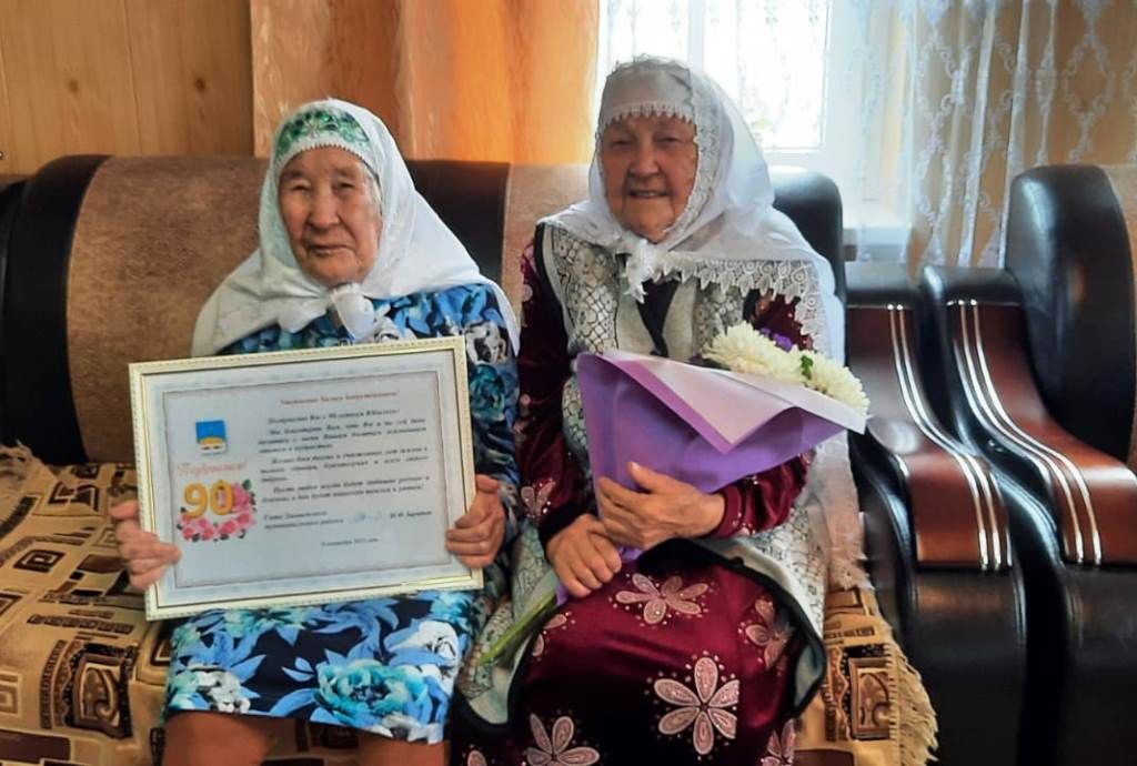 С 90-летим поздравили в Атабаево Халису Бадрутдиновну Хабибуллину