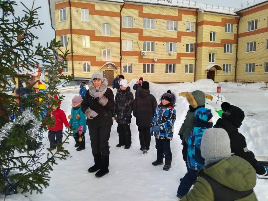 Девчонки и мальчишки «летали» на метлах