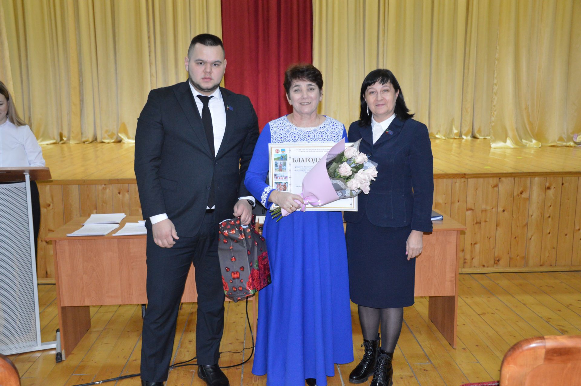 Пәрәү авылының актив яшәүчеләре бүләкләнде