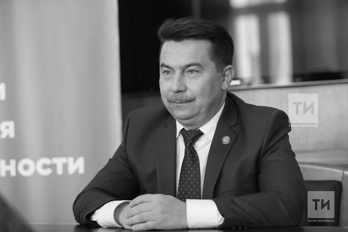 Президент РТ выразил соболезнования супруге скончавшегося министра здравоохранения