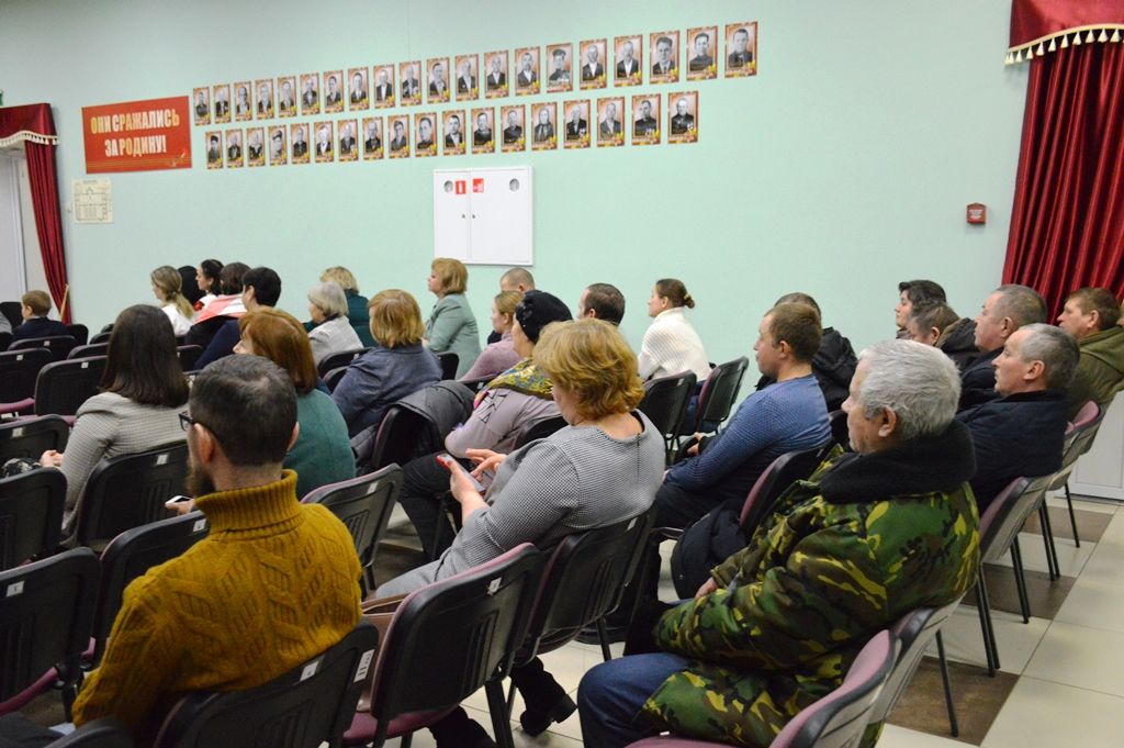 Жители Макаровского поселения проблемы решают сообща