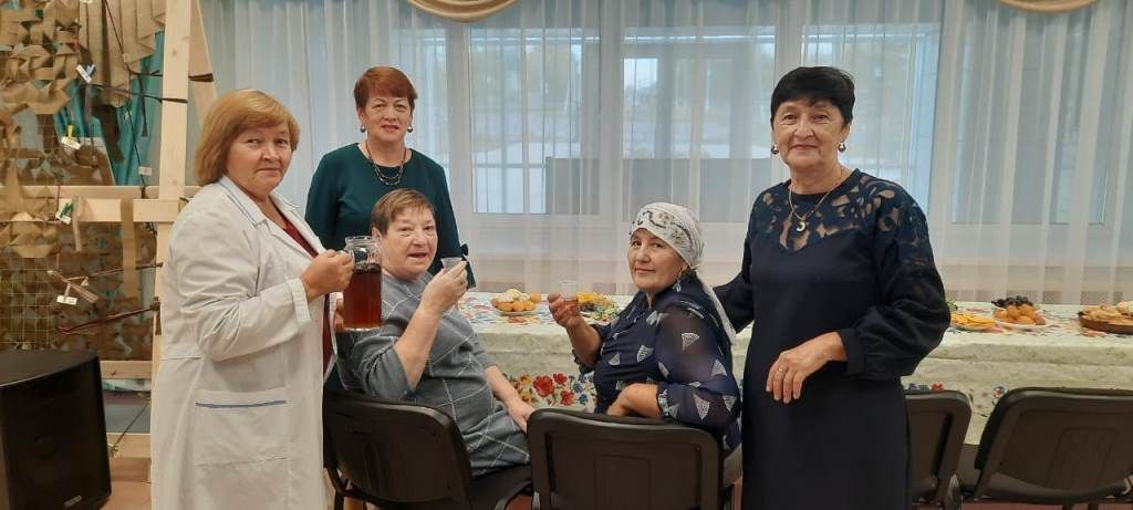 Большой дружной семьей отметили в Атабаево День пожилого человека