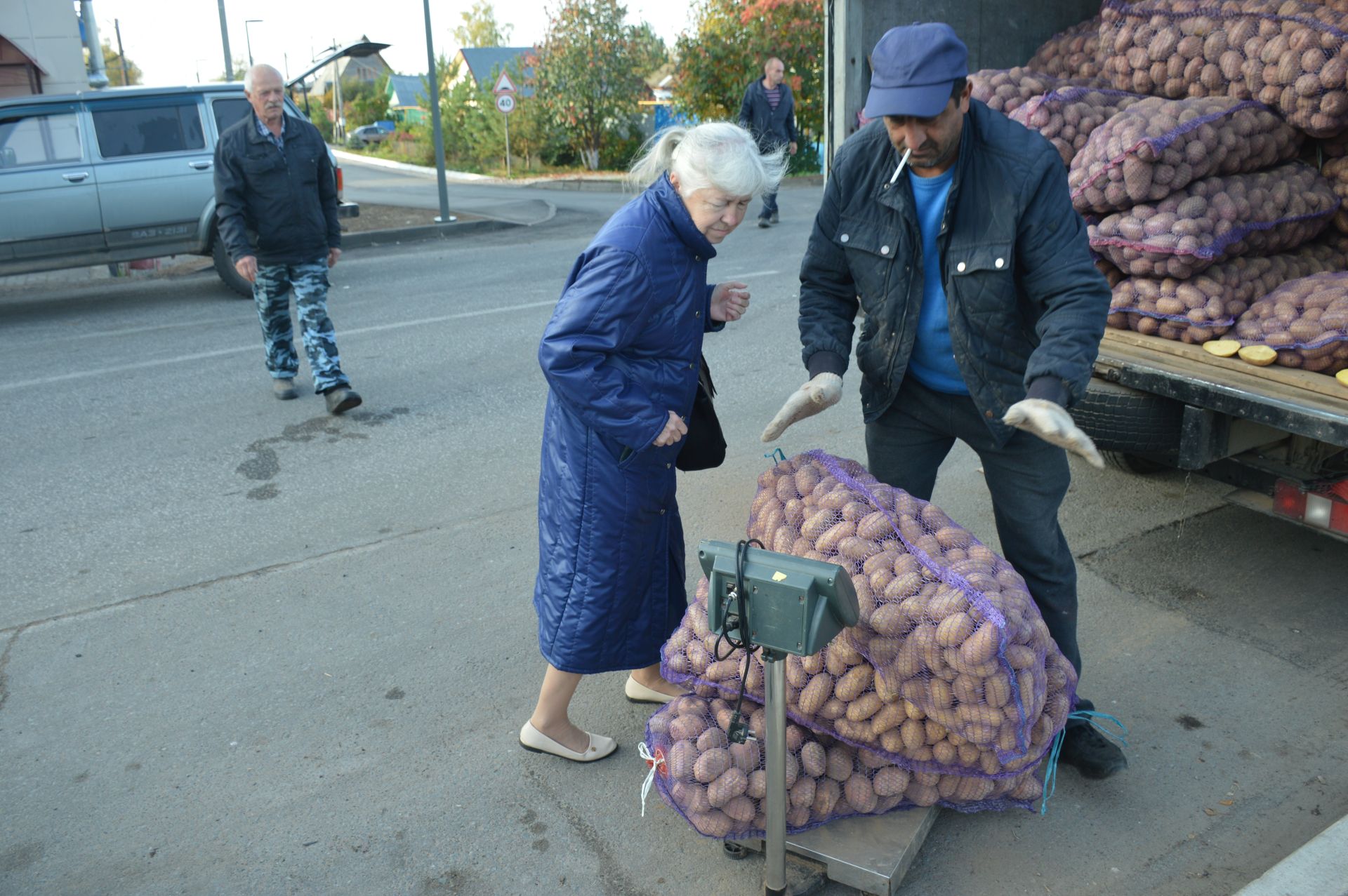 Сегодня в рамках декады пожилых людей в Лаишевском районе прошла осенняя ярмарка