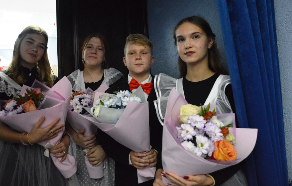 В День учителя чествовали педагогов-ветеранов и молодых учителей Лаишевского района