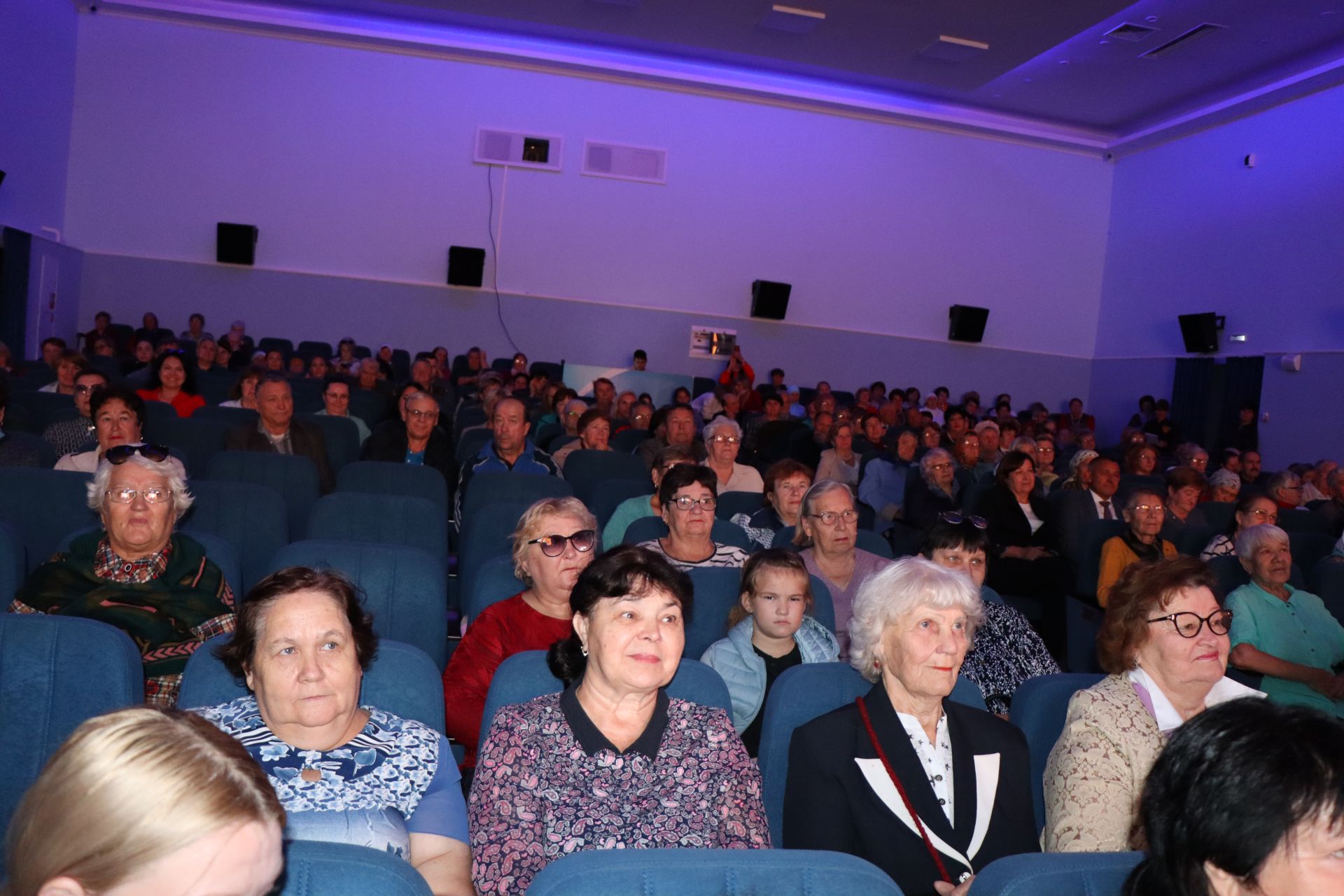 Сегодня в районном доме культуры чествовали самых уважаемых и мудрых людей Лаишевского района