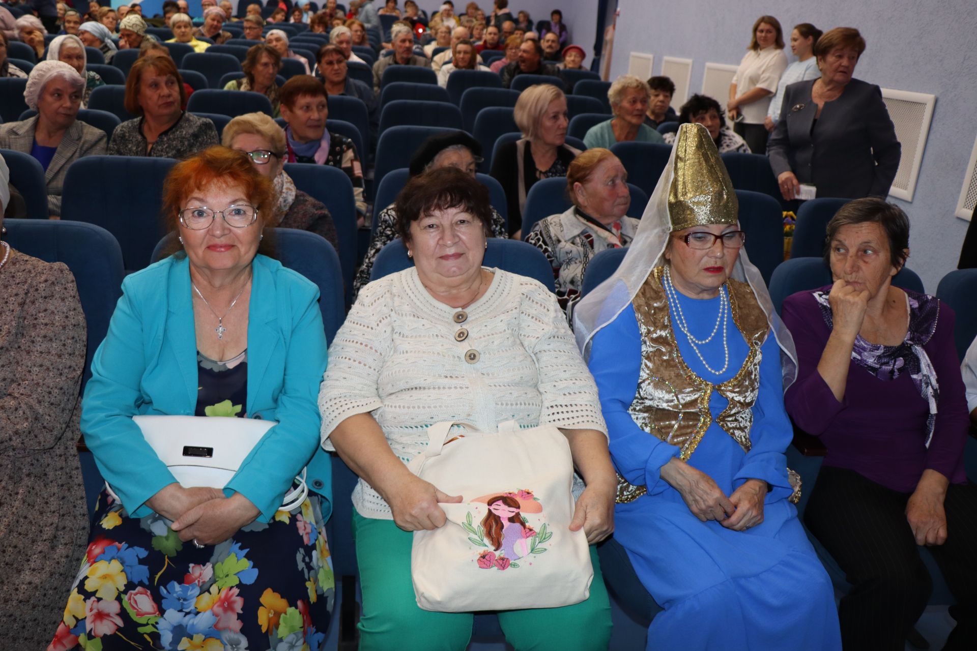 Сегодня в районном доме культуры чествовали самых уважаемых и мудрых людей Лаишевского района
