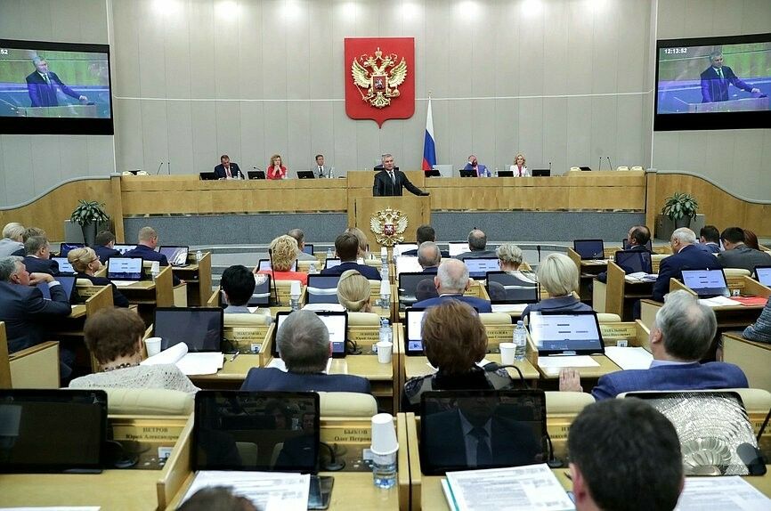 В Госдуму внесли проект о сокращении рабочей недели на один час