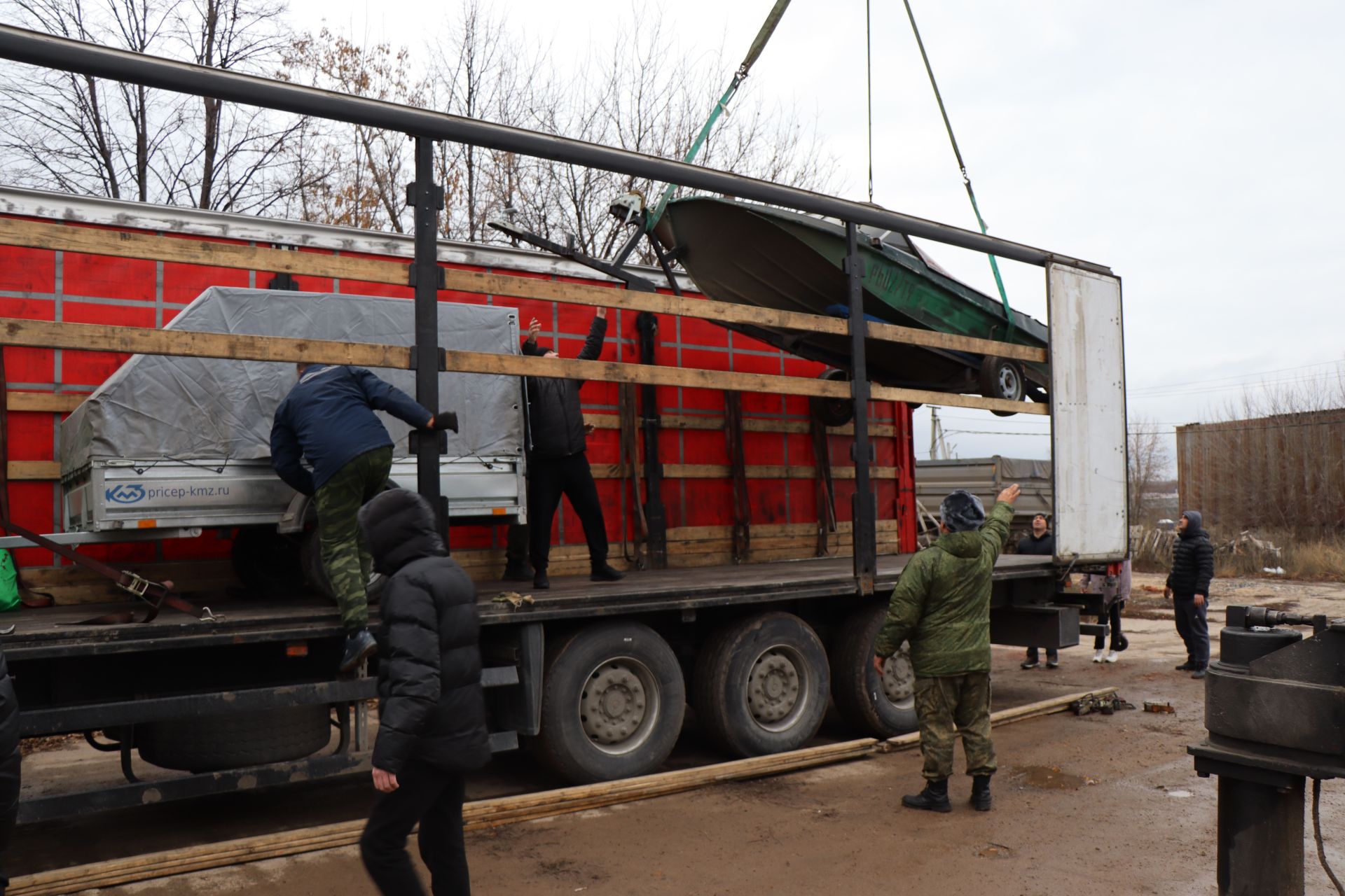 Сегодня в Лаишево прошла загрузка гуманитарной помощи для отправки в зону СВО