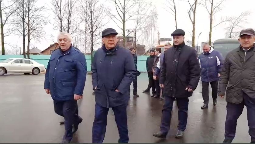 Рустам Минниханов посетил парк транспортной компании «Буревестник»