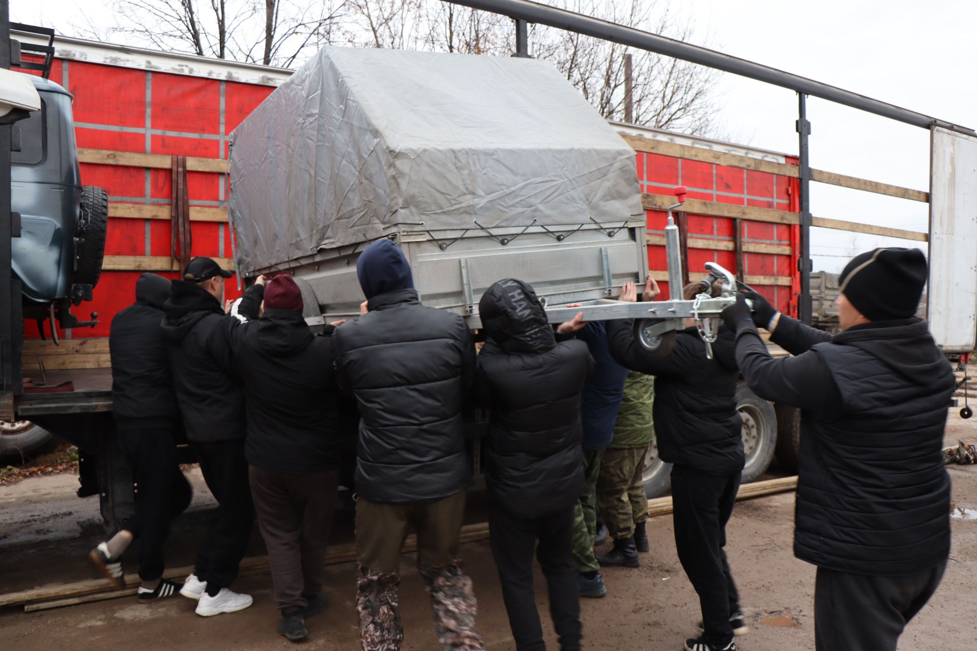 Сегодня в Лаишево прошла загрузка гуманитарной помощи для отправки в зону СВО