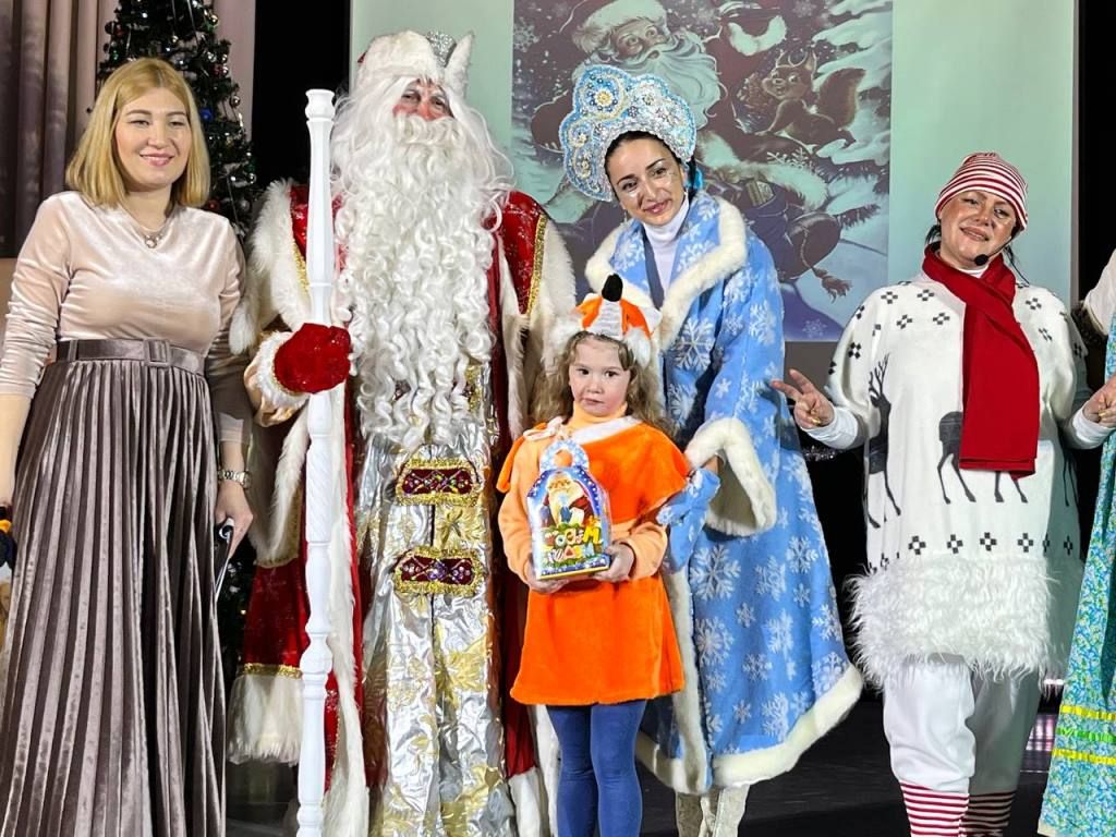 Столбищенский дом культуры и фонд «БлагоДарим» пригласили на праздник для подопечных фонда Деда Мороза