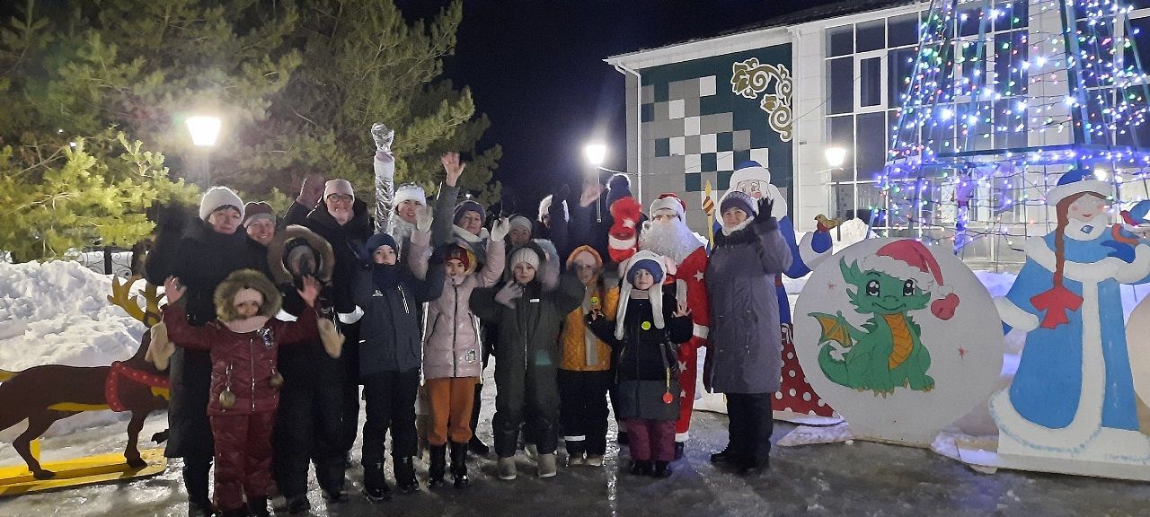В Атабаевском поселении Лаишевского района торжественно открылась новогодняя елка