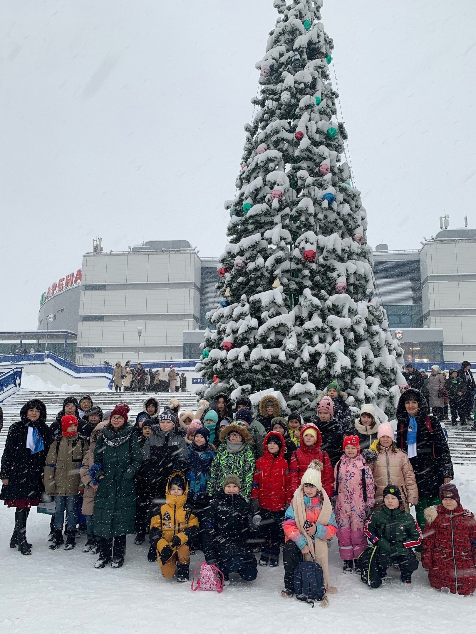 Лаишевские школьники побывали на Республиканской новогодней елке в ледовом дворце спорта Татнефть-Арена в Казани