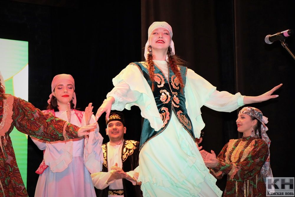 Яркий этно-мюзикл прошел в Лаишевском РДК