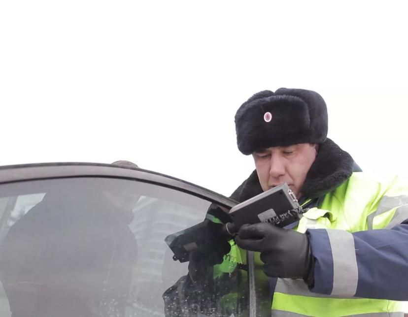 Накануне Дня защитника Отечества сотрудники ГИБДД проводят рейд