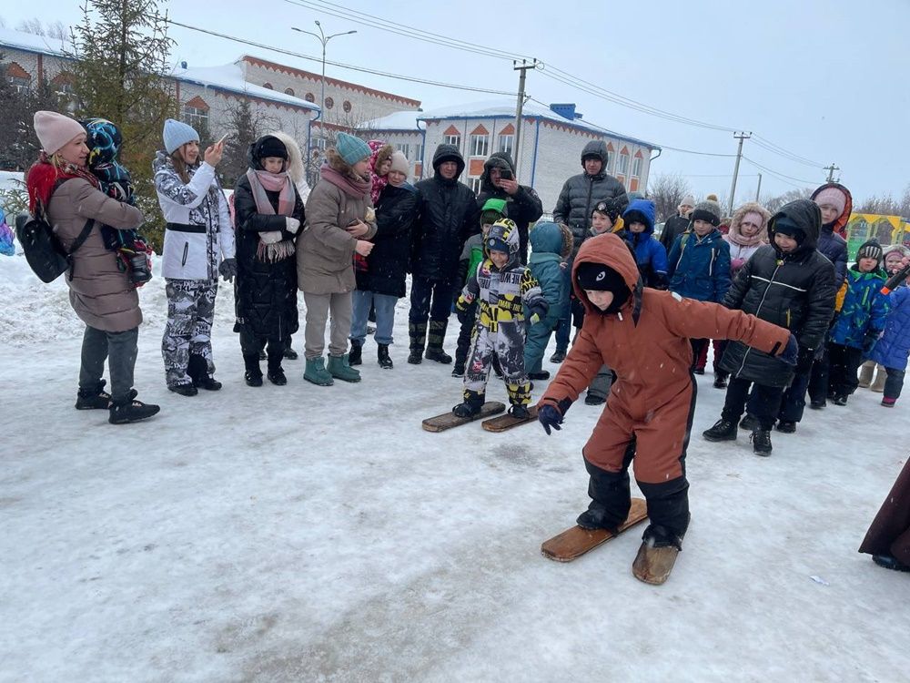 Большие Кабаны: На Масленице богатыри силою мерялись