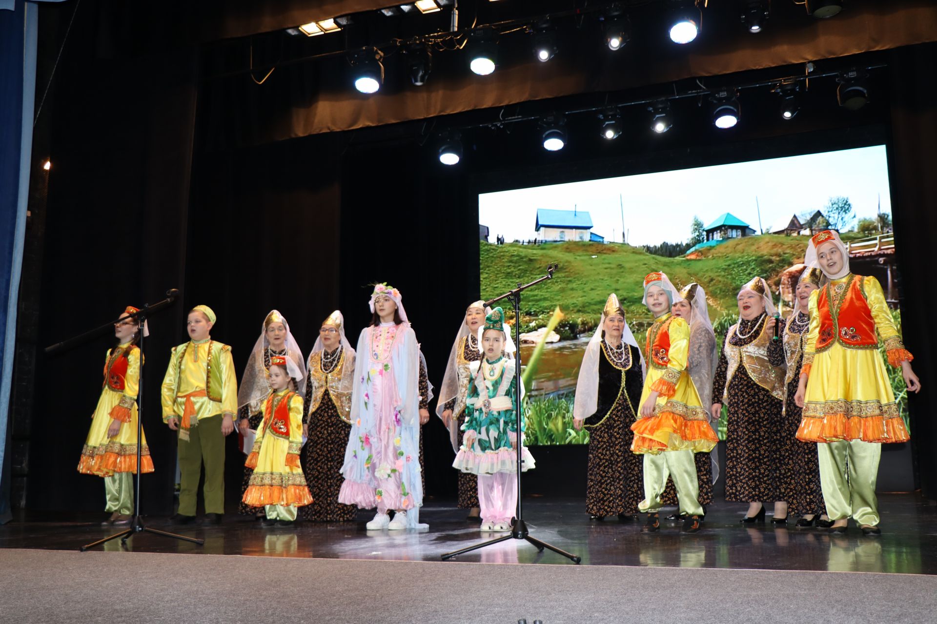Ансамбль «Ал чәчәк» выступил на празднике Навруз в районном доме культуры Лаишева