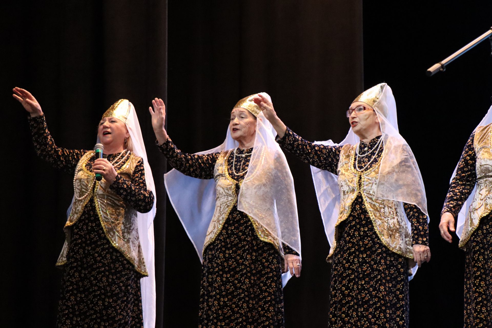 Ансамбль «Ал чәчәк» выступил на празднике Навруз в районном доме культуры Лаишева