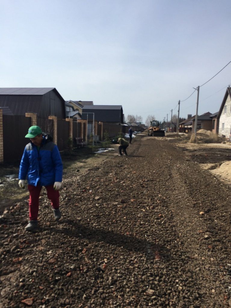 Лаеш районында авыл халкы үз хисабына урам юлын ремонтлады.