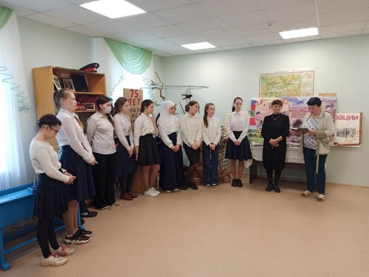 Пушкин картасы буенча укучылар авыл мәдәният йорты каршындагы музейда булдылар