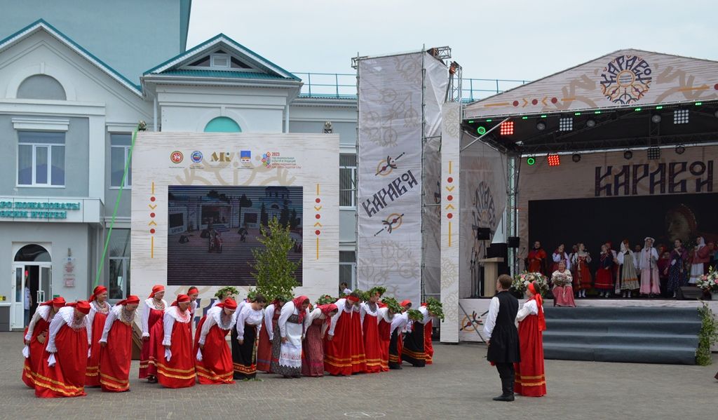 Главное действие Каравона в селе Никольское наблюдали сотни зрителей