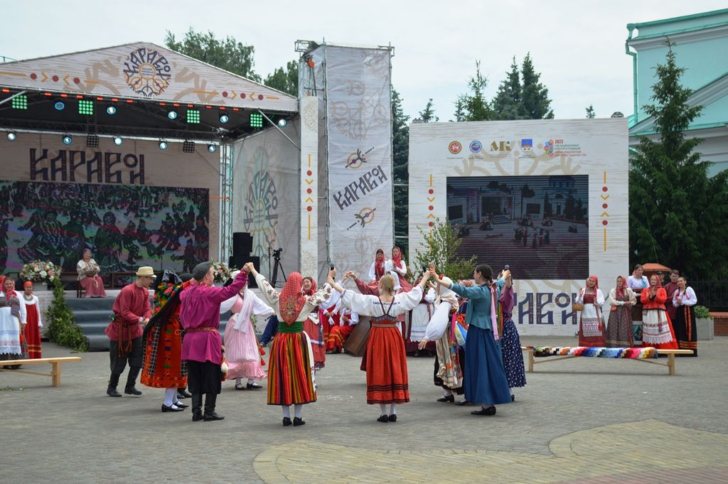 Главное действие Каравона в селе Никольское наблюдали сотни зрителей