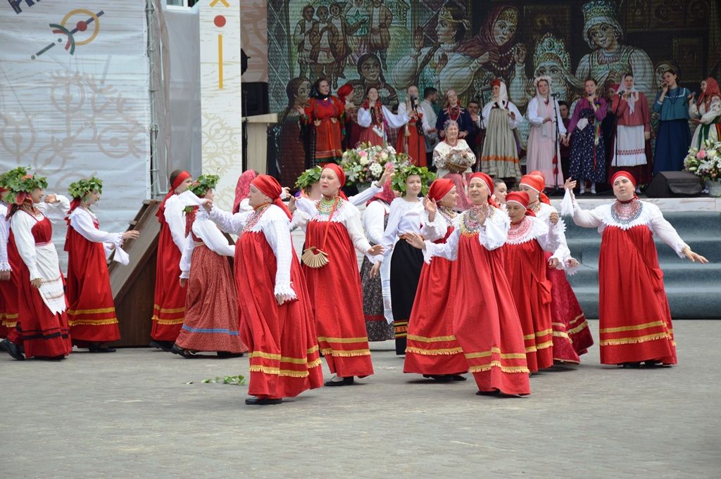 Главное действие Каравона в селе Никольское наблюдали сотни зрителей