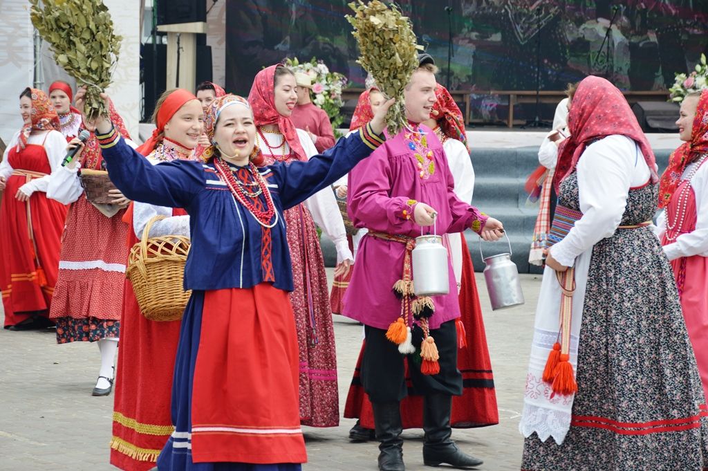 Главное действие Каравона в селе Никольское наблюдали сотни зрителей