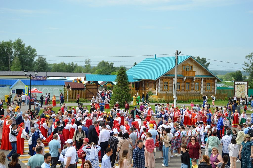 Главное действие Каравона в селе Никольское наблюдали сотни зрителей