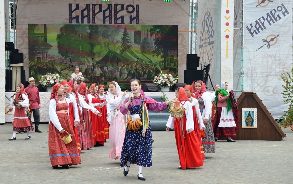 Главное действие Каравона в селе Никольское наблюдали сотни зрителей