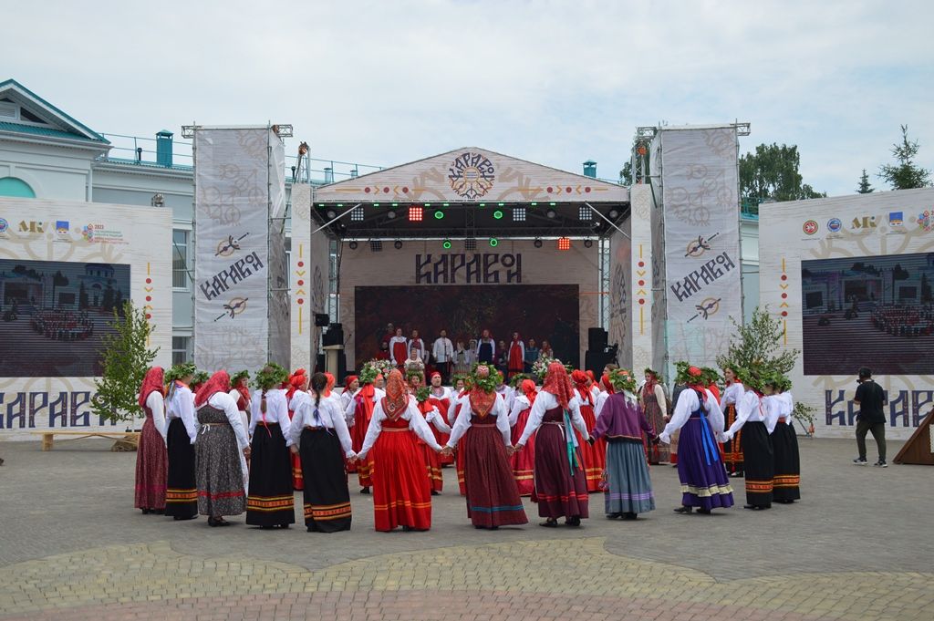 Главное действие Каравона в селе Никольское наблюдали сотни зрителей