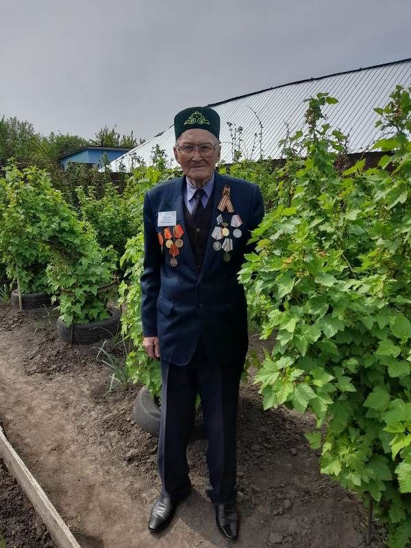 Хәерби мәктәбе юидчылары 94 яшьлек тыл хезмәтчесен Җиңү көне белән котладылар