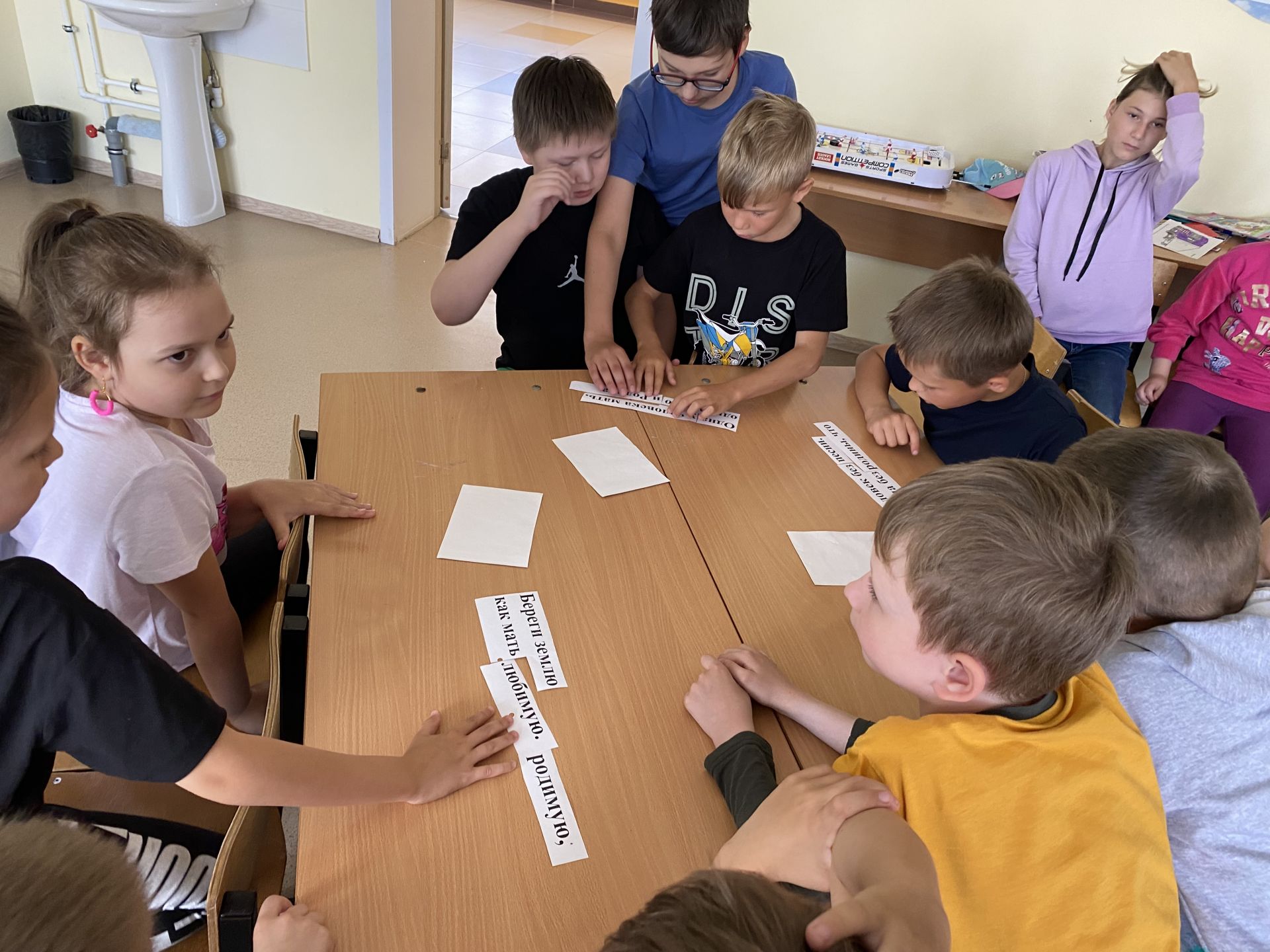 Лаишевским детям рассказали об истории и символах страны «Нет Родины краше России»