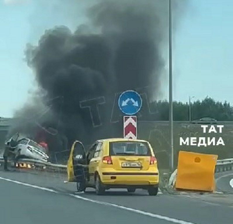 На выезде из Казани в сторону Лаишево горела машина