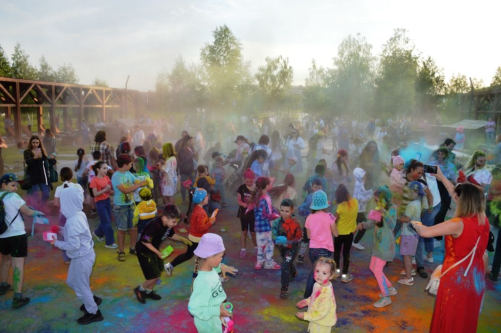 Феерия красок покорила сердца взрослых и юных жителей Лаишевского района