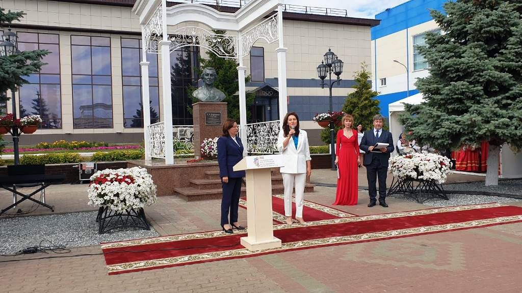 Лейла Фазлеева приехала в Лаишево для участия в Державинском фестивале поэзии