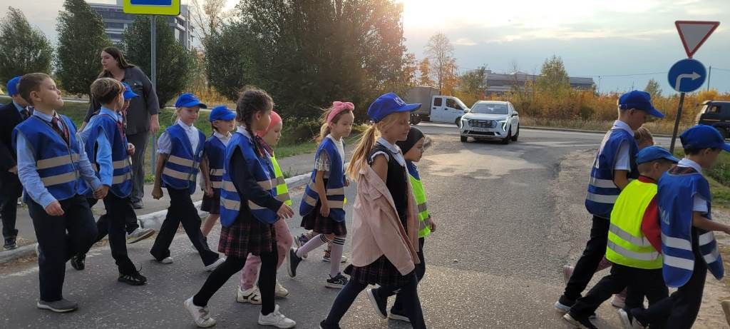 В Усадской прогимназии юидовцы отряда «Smart Way» учили дошкольников, как правильно переходить дорогу