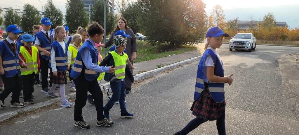 В Усадской прогимназии юидовцы отряда «Smart Way» учили дошкольников, как правильно переходить дорогу